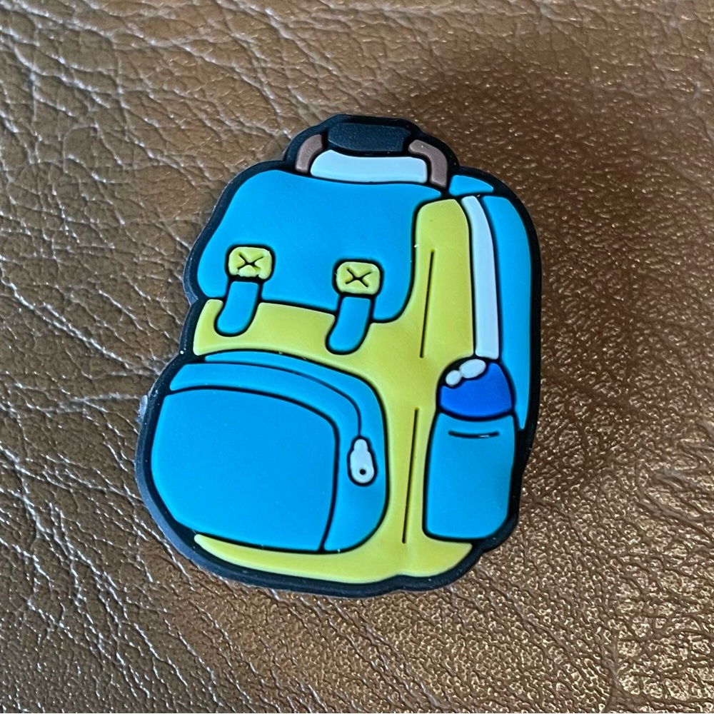 Backpack Croc Charm - Picture 2 of 3